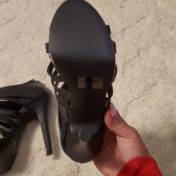 High heels - Picture 2 of 5